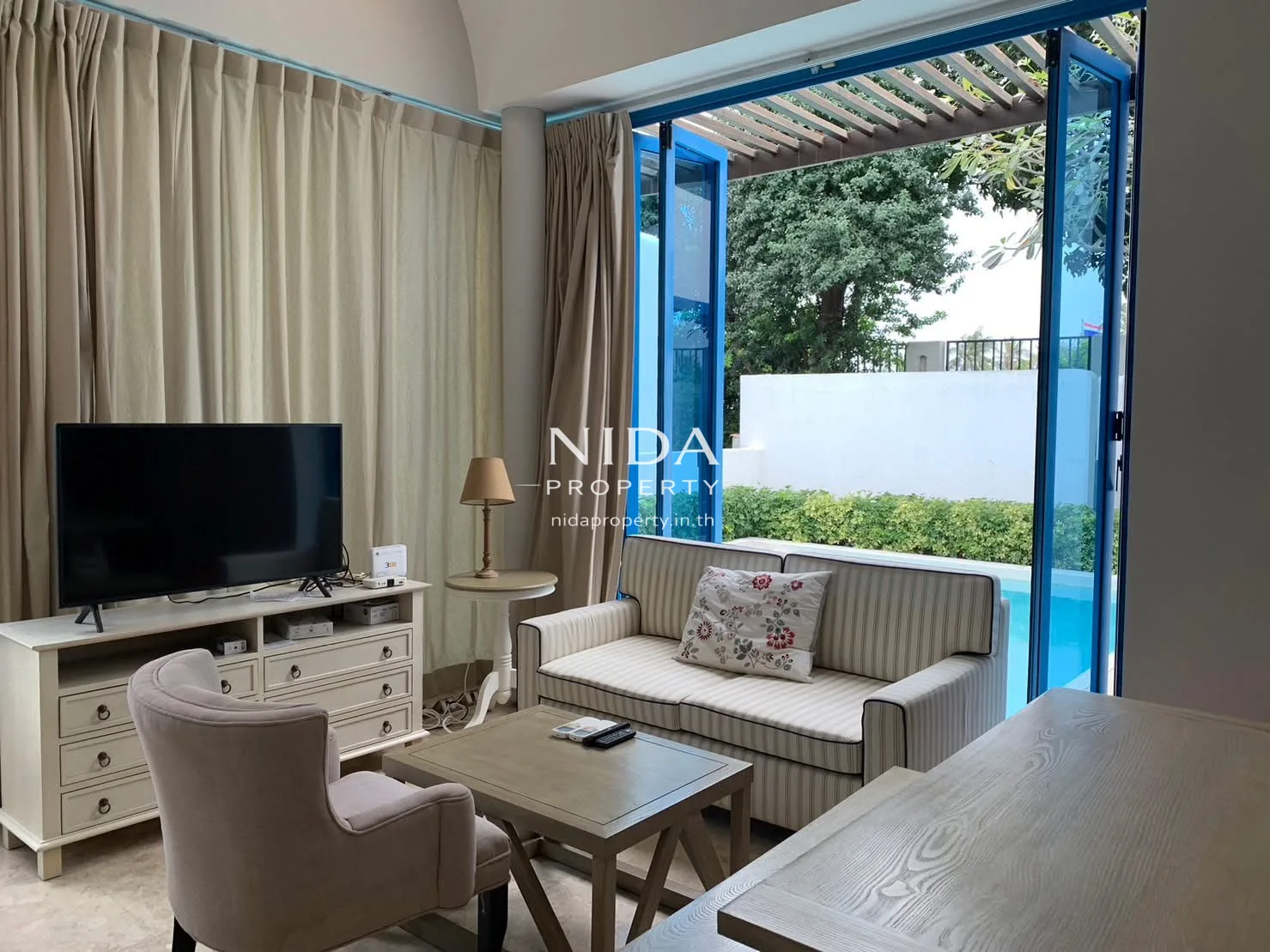 The crest santora ( Pool villa ส่วนตัวริมทะเล )