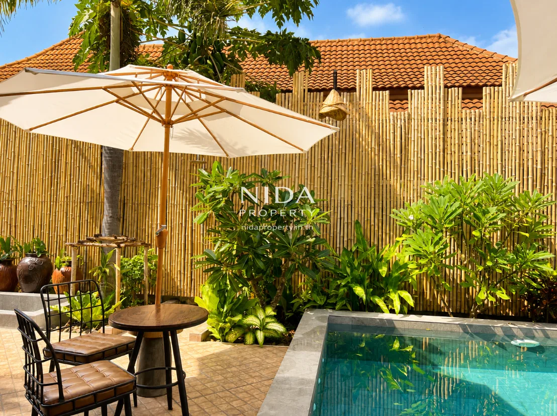 swimmimg pool & Garden area