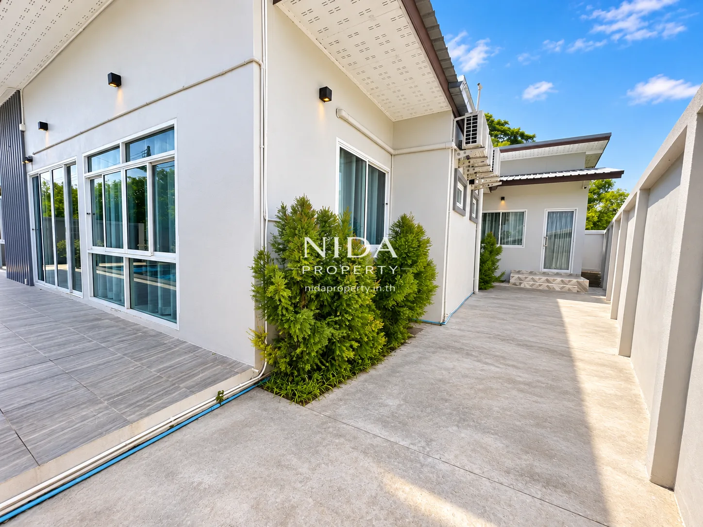 Modern Loft 5-Bedroom Private Pool Villa for Rent - 8