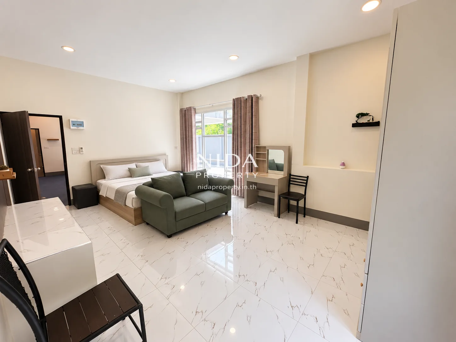 Modern Loft 5-Bedroom Private Pool Villa for Rent - 15
